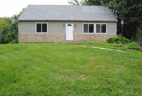 4 Vivian Dr, Florence, KY 41042-9742