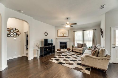 3620 Helm Ln, Denton TX  76210-8477 exterior