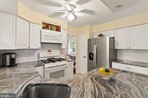 18 Aristone Dr, Berlin Boro NJ  08009-2254 exterior