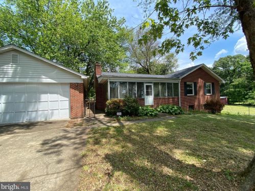 1354 Woodside Dr, Woodbridge VA  22191-3038 exterior