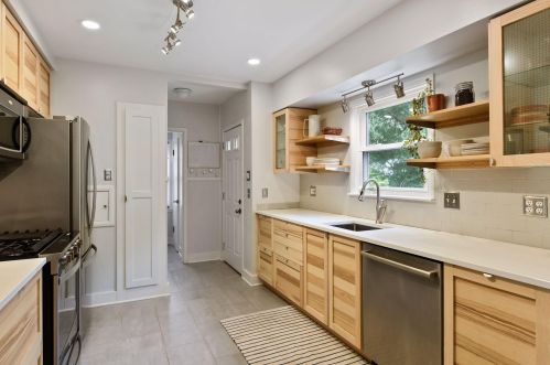2300 Mount View Ave, Minneapolis, MN 55405-1960