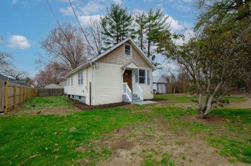 17 Geneva Ave, Plainville, CT 06062-3109