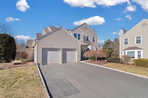 437 Pitkin Holw, Bridgeport, CT 06611-5615