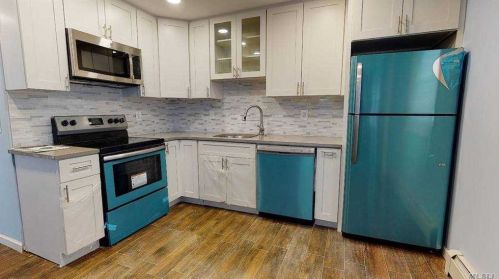 15 Halycon Rd, North Lindenhurst, NY 11757-6702