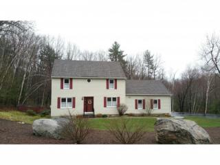 7 Helen Dr, Manchester NH  03106-2005 exterior