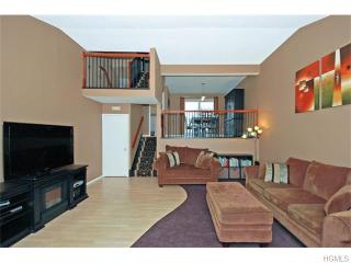 11 Aspen Ct, Fishkill, NY 12524-2600