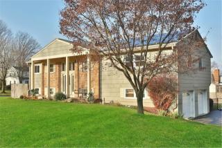 24 Yorkshire Dr, Airmont, NY 10901-7217