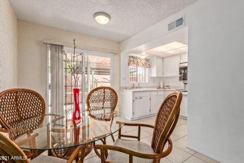 8265 Thomas Rd, Scottsdale AZ  85251-5873 exterior