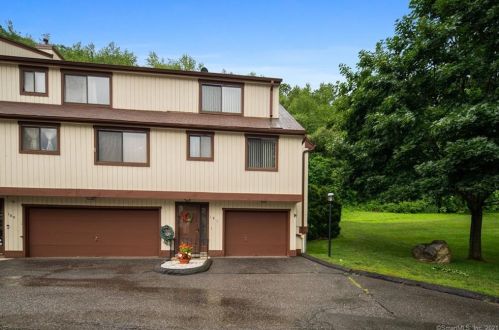 181 Beacon Hill Cmn, Beacon Falls, CT 06403-4928