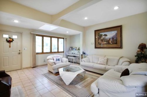 236 Gilbert Ave, Elmwood Park NJ  07407-2813 exterior