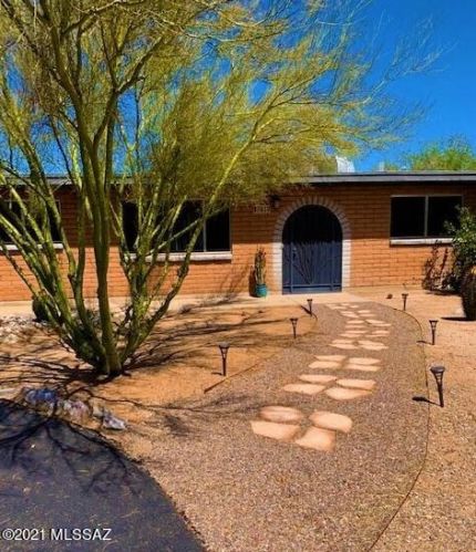 7919 Zarragoza Dr, Tucson, AZ 85704-1351
