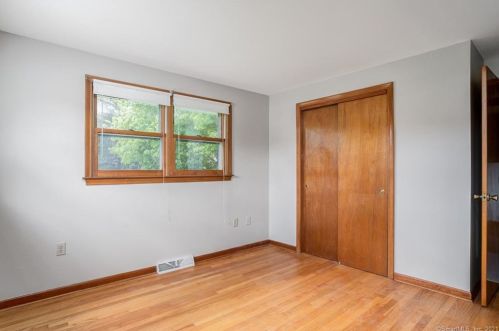 27 Welch Rd, North Haven CT  06473-2844 exterior