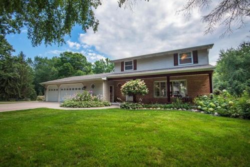 2940 Urbandale Ln, Minneapolis, MN 55447-1559