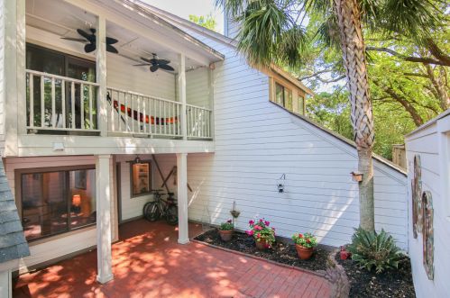 334 Sandpiper Dr, Mount Pleasant SC  29464-2834 exterior