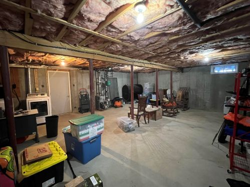 1 Ash St, Northwood NH  03261-3906 exterior