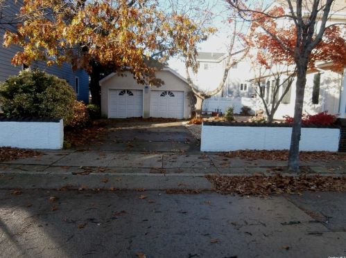 115 Garden City Ave, Pt Lookout, NY 11569-3003