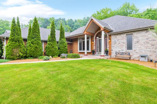 550 Bayberry Ln, Slinger, WI 53086-9244