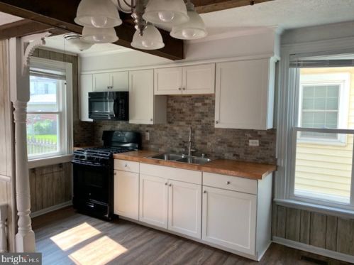 309 Fulton St, Hanover PA 17331-2724 exterior