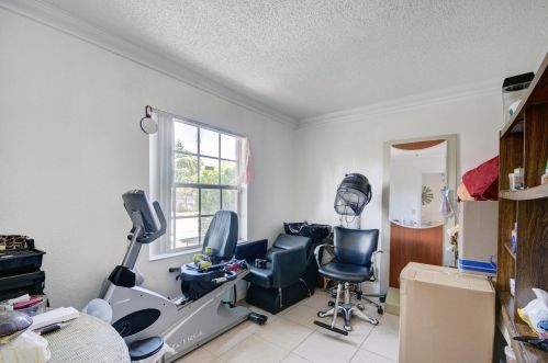 522 Avenida Hermosa, West Palm Beach FL  33405-1515 exterior