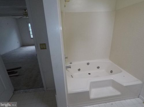 2 Presidential Dr, Berlin Boro NJ  08009-1358 exterior