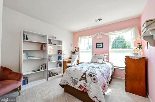 34 Stocks St, Lovettsville VA  20180-8640 exterior
