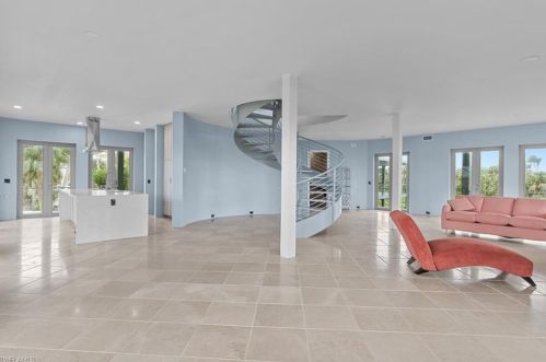 4150 Dingman Dr, Sanibel FL 33957-5107 exterior