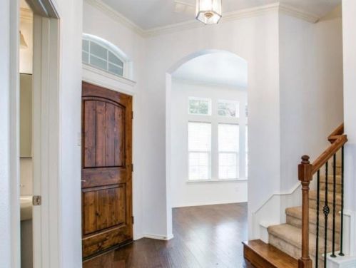 219 Buckingham Ave, Euless, TX 76040-3208