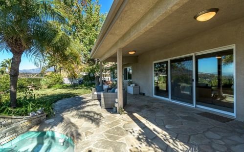 2755 Valle Vista Dr, Glendale CA  91206-4720 exterior