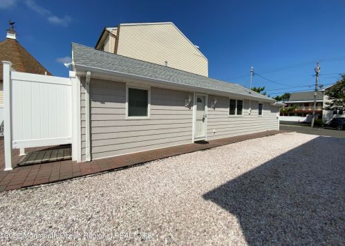 121 Kearney Ave, Pelican Island, NJ 08751-1820