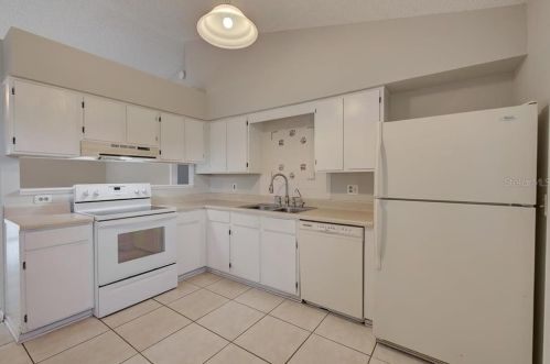 915 Derbyshire Dr, Kissimmee FL 34758-3120 exterior