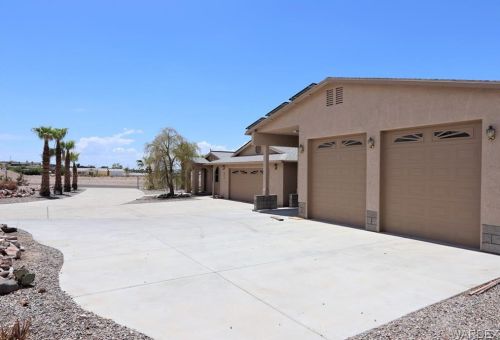 915 San Rosa Way, Bullhead City, AZ 86429-7778