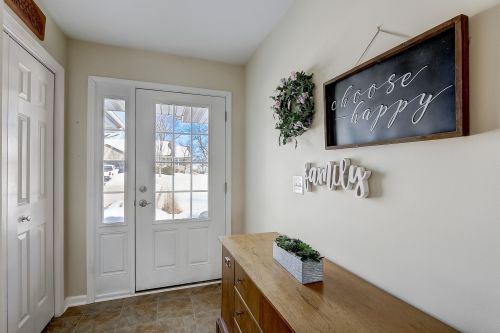 740 Joshua Ln, Lake Geneva, WI 53147-4746