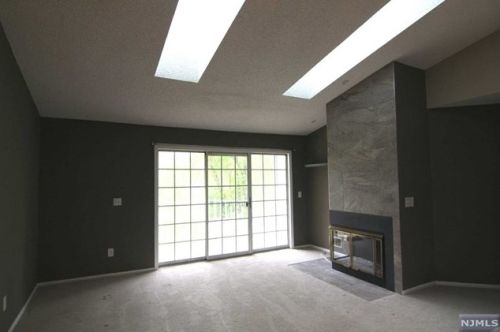 335 Linden St, Mahwah NJ  07430-2067 exterior