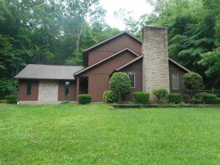 10811 Northwood Ave, Bolivar, OH 44612-8619