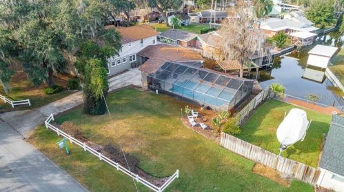 32009 Harris Rd, Tavares FL  32778-4643 exterior