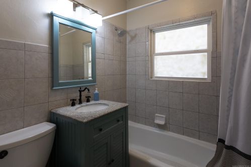 2422 J St, San Diego CA  92102-2925 exterior