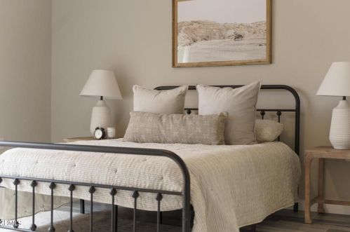 2010 Freesia Ave, Simi Valley CA  93063-3534 exterior