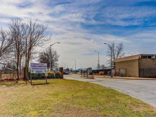 2563 Ocean Ave, North Bellmore NY  11710-3830 exterior