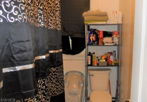 35 Oak Ave, Irvington NJ 07111-3851 exterior