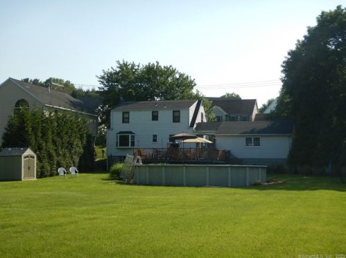 806 Cutspring Rd, Stratford, CT 06614-2445