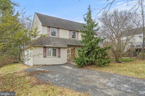 403 Valley View Rd, Willow Grove, PA 19090-2827