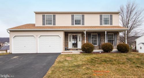 13 Willow Way Dr, West Enola, PA 17025-3417