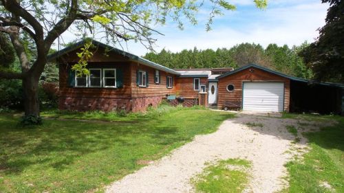 5210 Point Creek Rd, Cleveland, WI 53015-1328