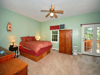 47 Foxberry Dr, Oak Park, NC 28704-9222