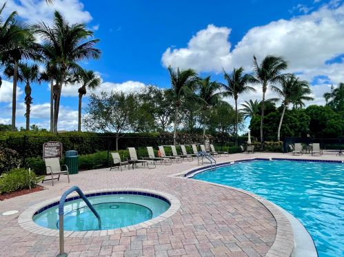 10730 Willow Oak Ct, West Palm Beach FL  33414-9351 exterior