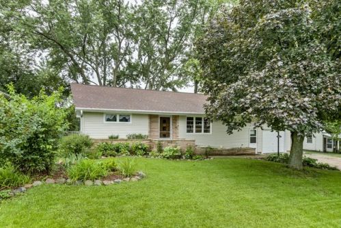 815 Palmer St, Oakland, IA 51560-4036
