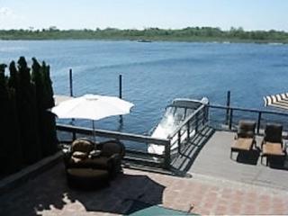 2436 National Dr, Brooklyn, NY 11234-6836