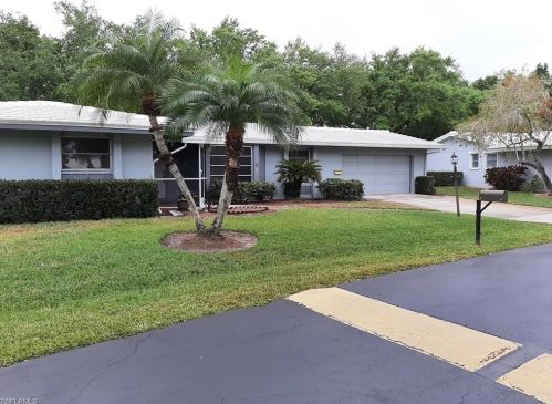 3 Lanai Cir, Naples, FL 34112-6947