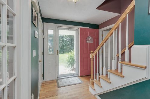 4 Rockwood Ln, Londonderry NH  03053-6104 exterior