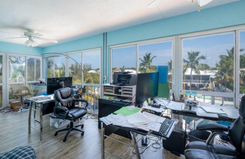 16 Corrine Pl, Key Largo FL 33037-4203 exterior